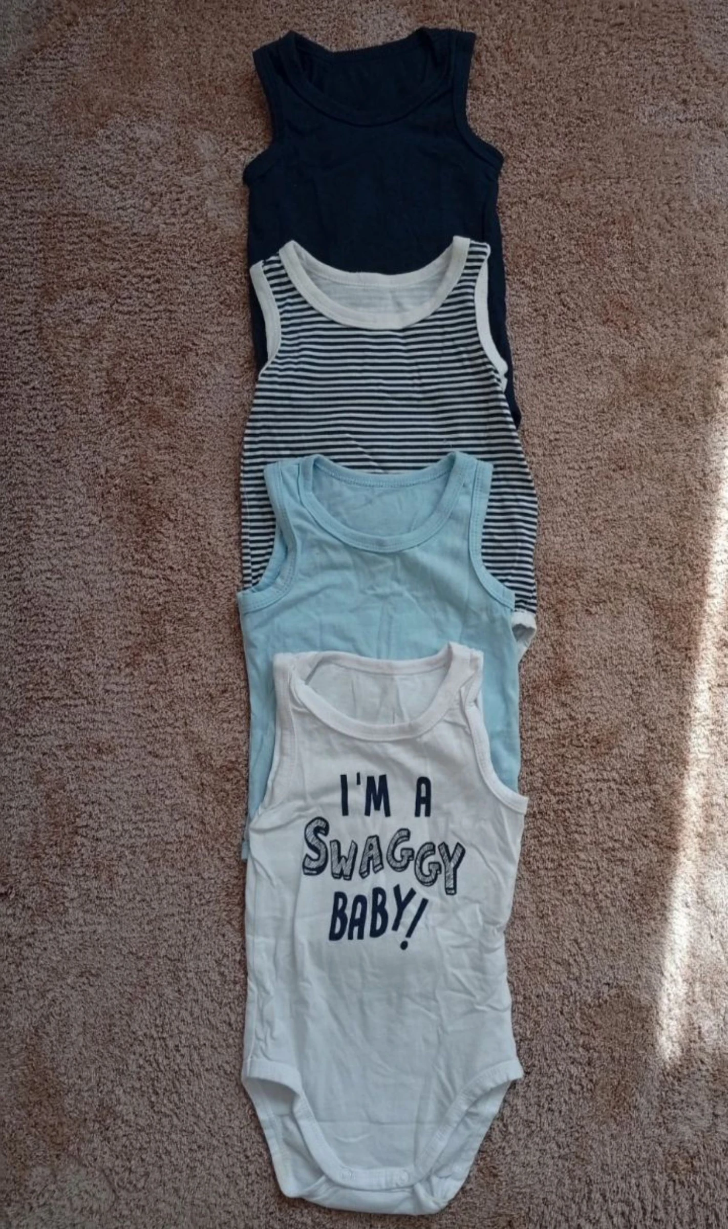 Lote 4 bodys bebé Carrefour | Talla 12 meses